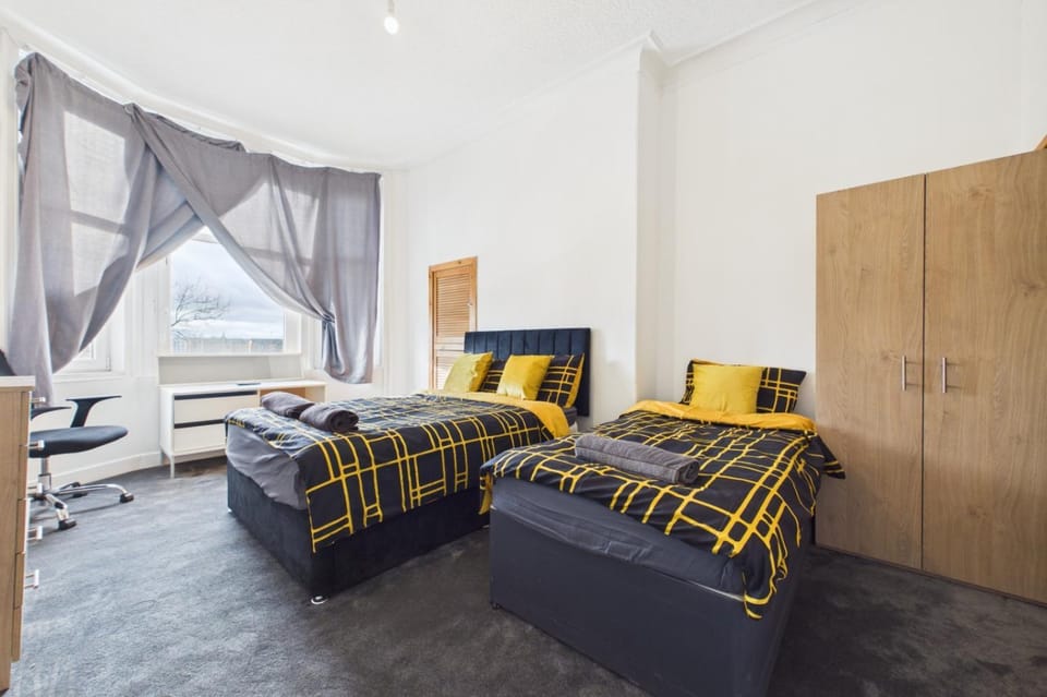 West End Traditional Flat with Free Parking Apartment in Glasgow