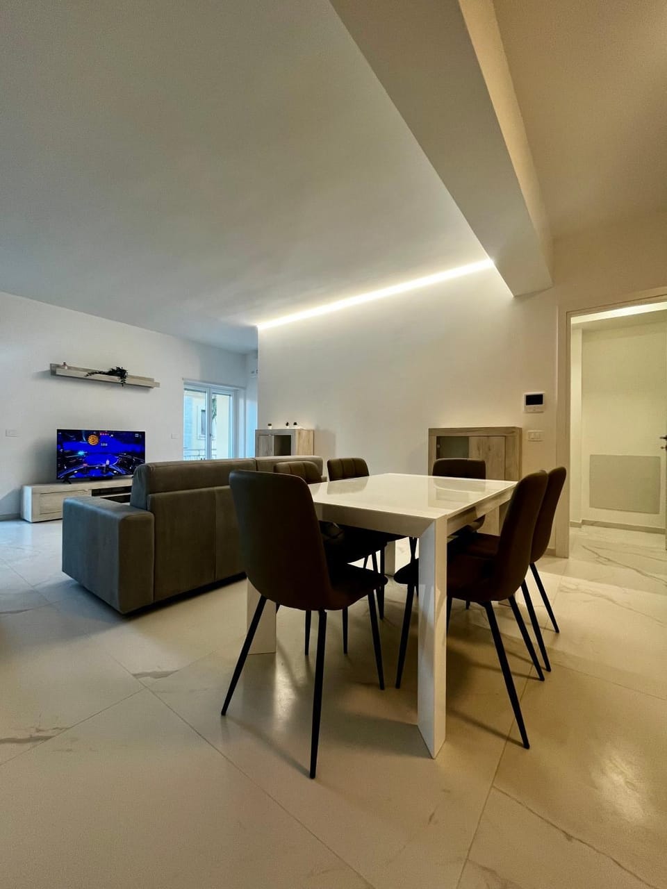 Living room, Dining area