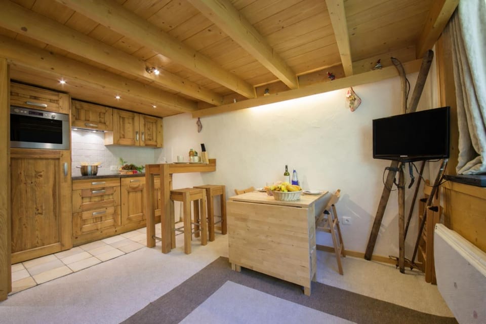 Résidence Grand Roc - Ancolies 104 - Happy Rentals Apartment in Chamonix