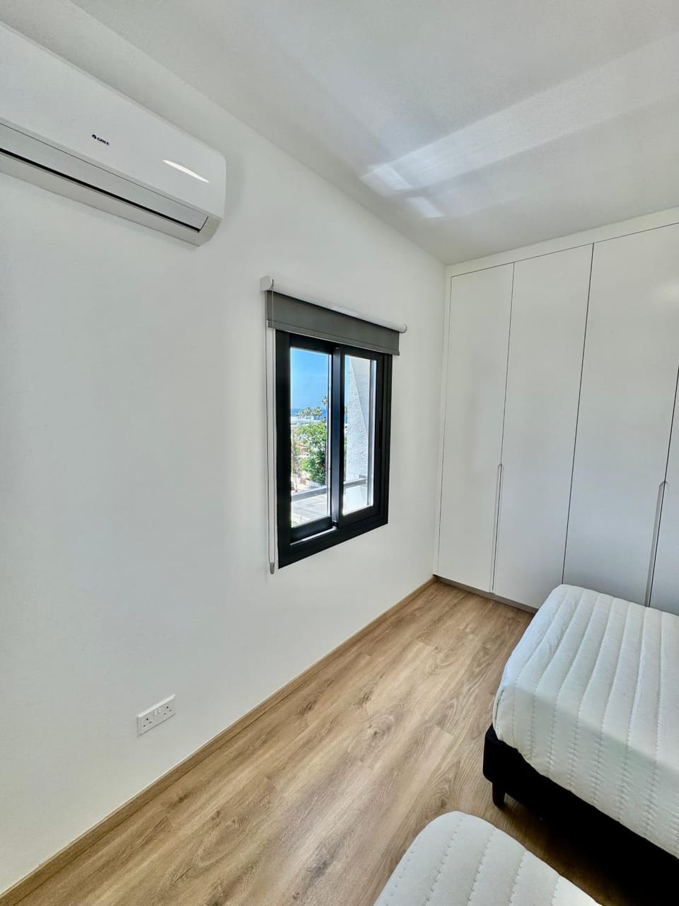 Bed, Photo of the whole room, Bedroom, internet, air conditioner