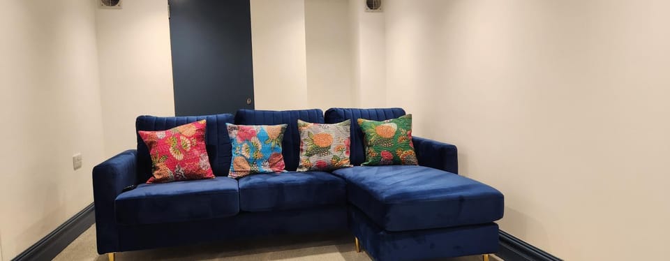 Game Room, Seating area