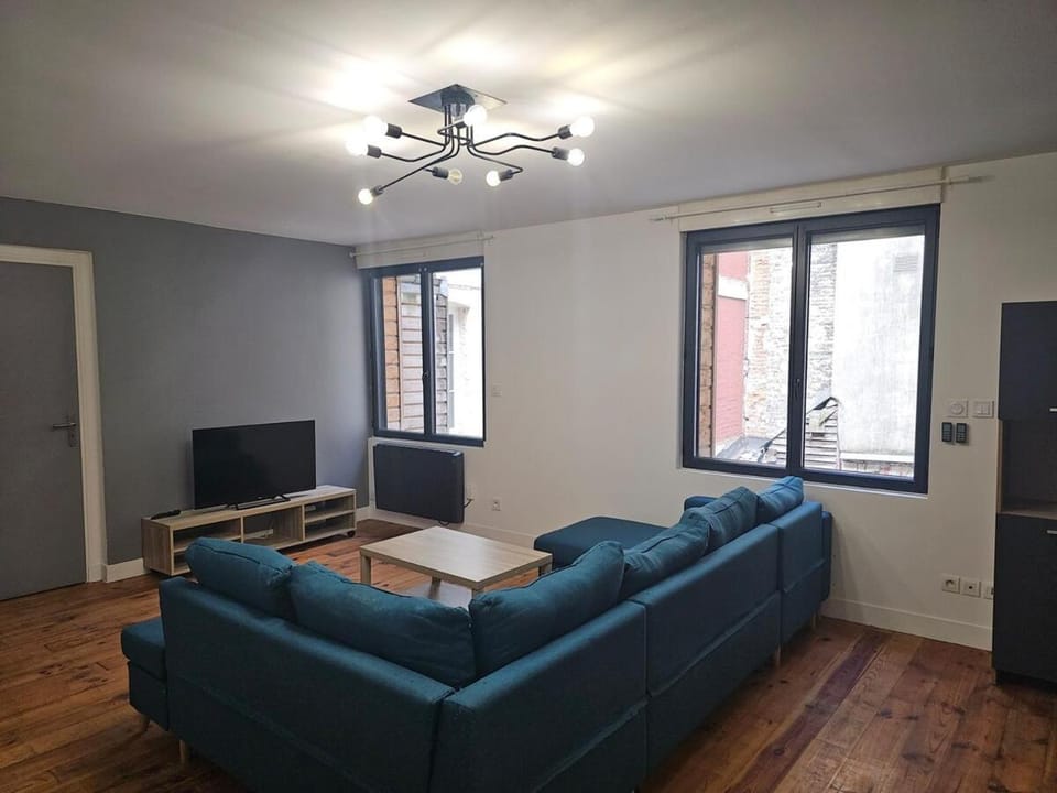 Communal lounge/ TV room, TV and multimedia, Living room, Seating area, Evening entertainment