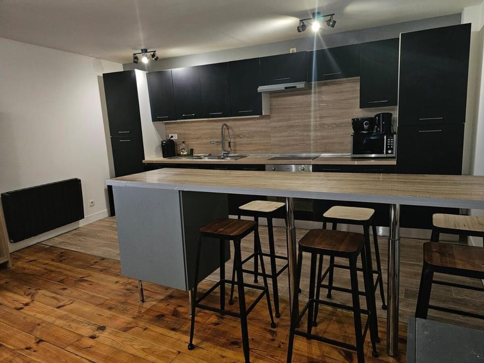 Kitchen or kitchenette, Dining area, oven, pet friendly, stove