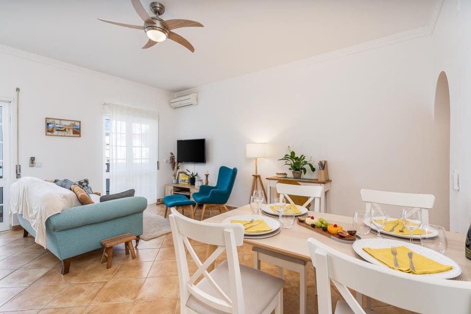 TV and multimedia, Living room, Dining area