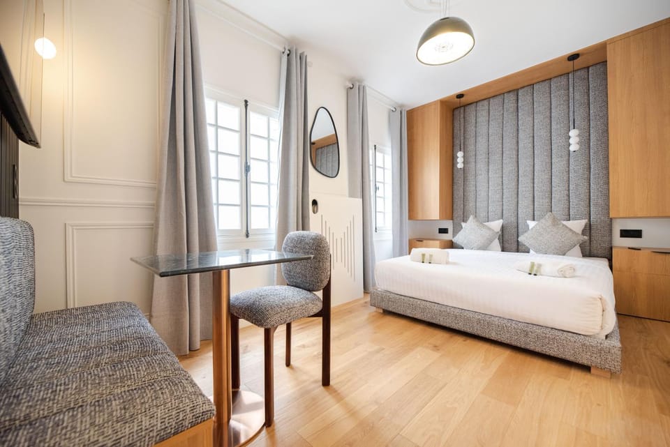 Bed, Living room, Seating area