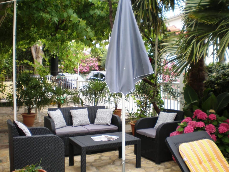 Garden, Internal: Not applicable to any particular room
