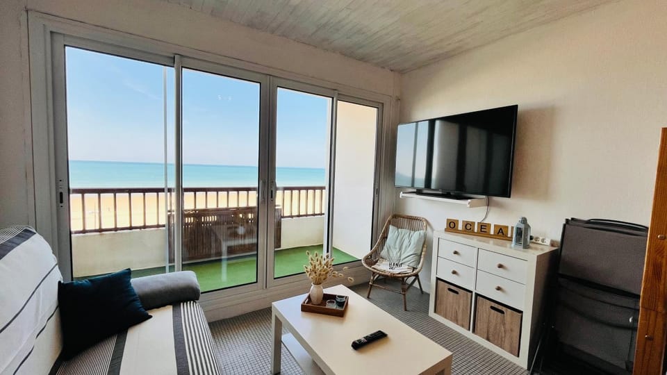 Living room, Sea view