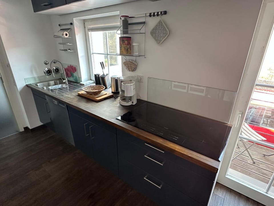 Kitchen or kitchenette, Living room