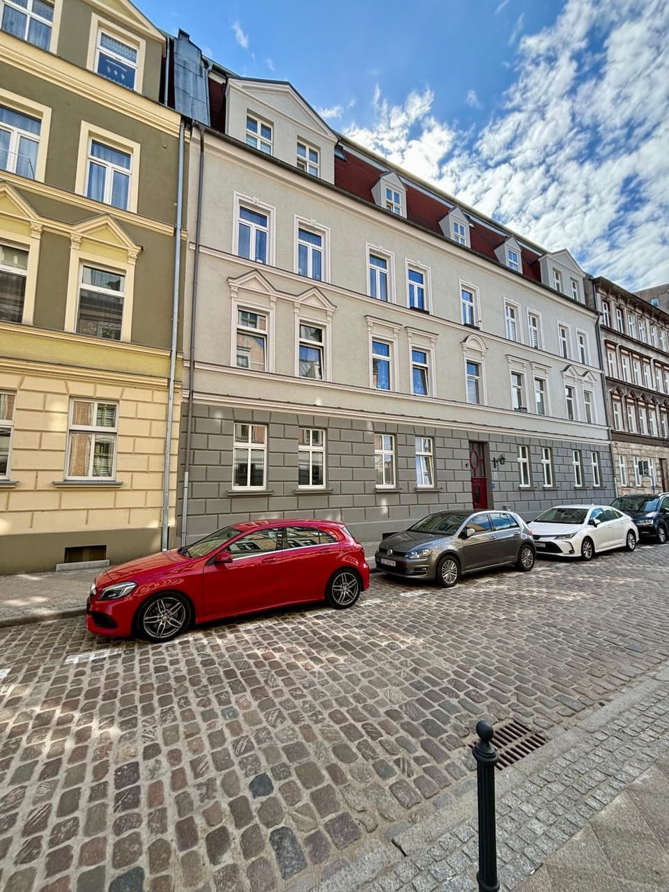 Property building, Neighbourhood, City view, Street view, Location, Parking