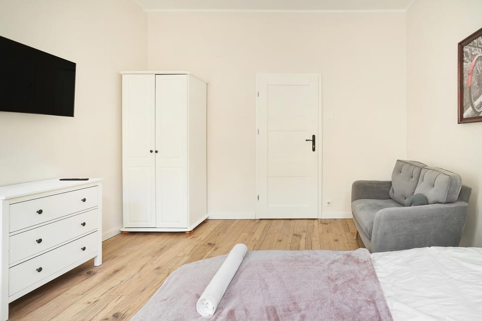 Bed, wardrobe
