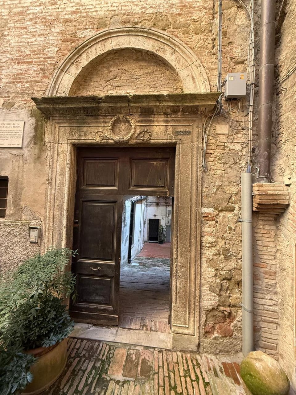 Facade/entrance