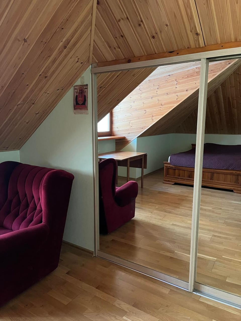Photo of the whole room, Bedroom