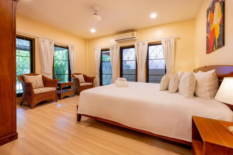 Kamala Beach House, 7-Min Walk to Beach House in Kamala