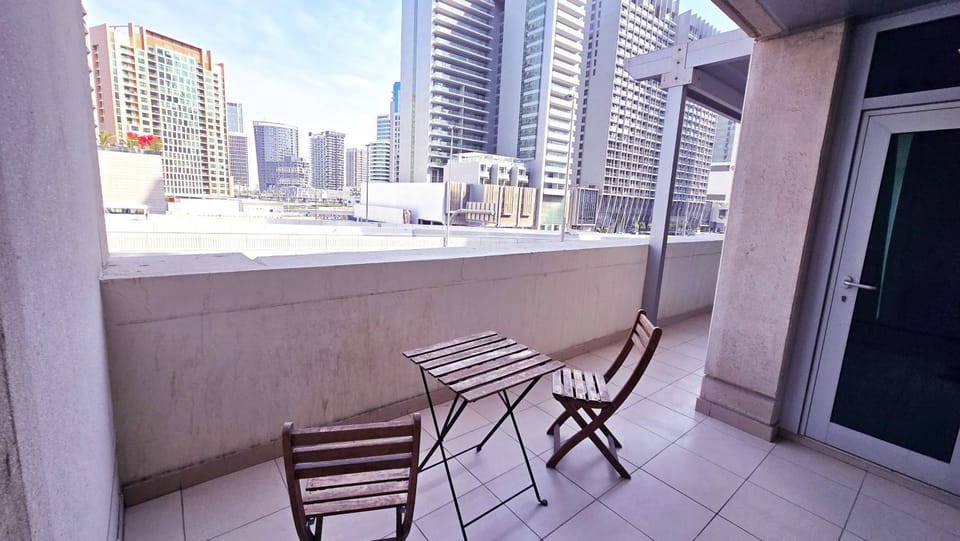 Property building, Patio, Day, Balcony/Terrace