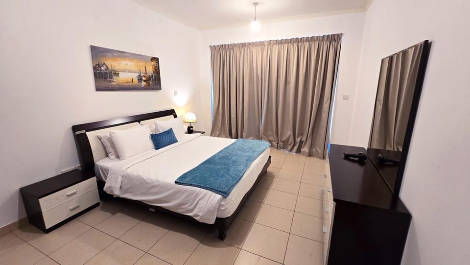 Bed, TV and multimedia, Bedroom