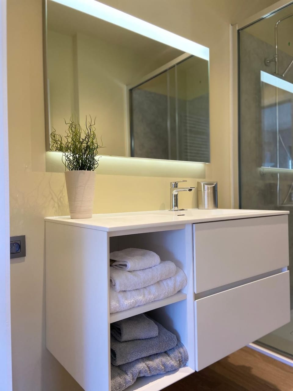 Bathroom, towels