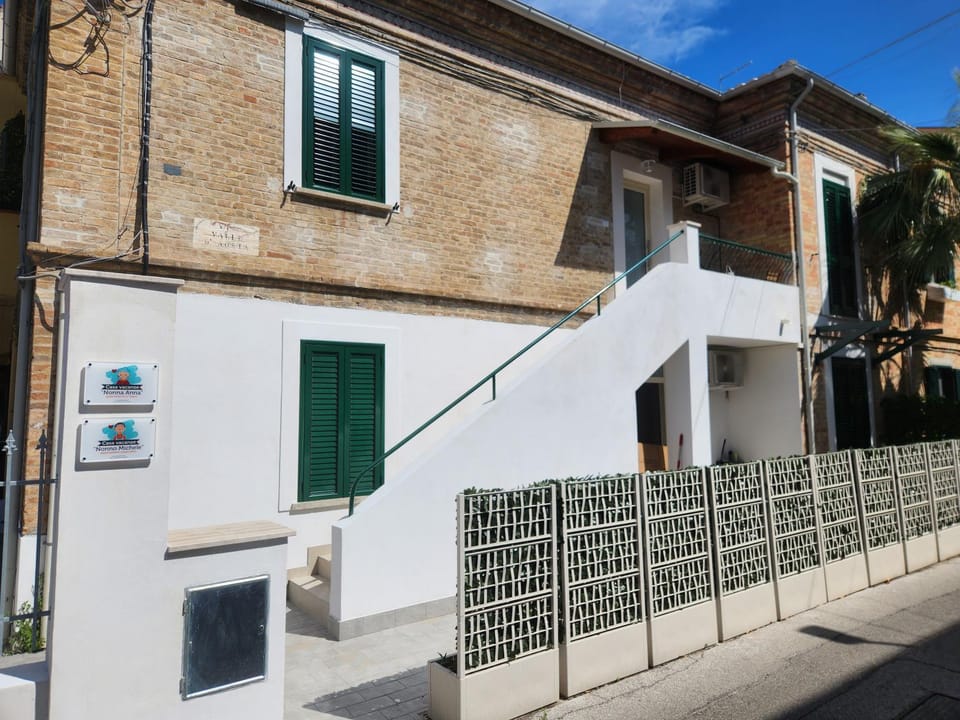 Property building, Day