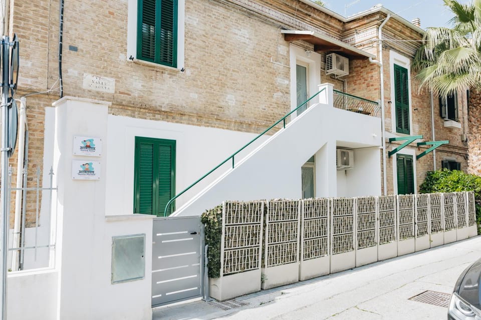 Property building, Day, Neighbourhood, Street view