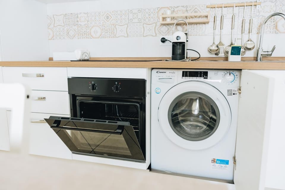 Kitchen or kitchenette, oven, stove, washing machine
