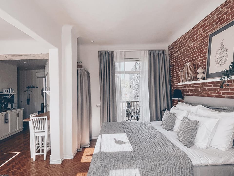 Kitchen or kitchenette, Bedroom