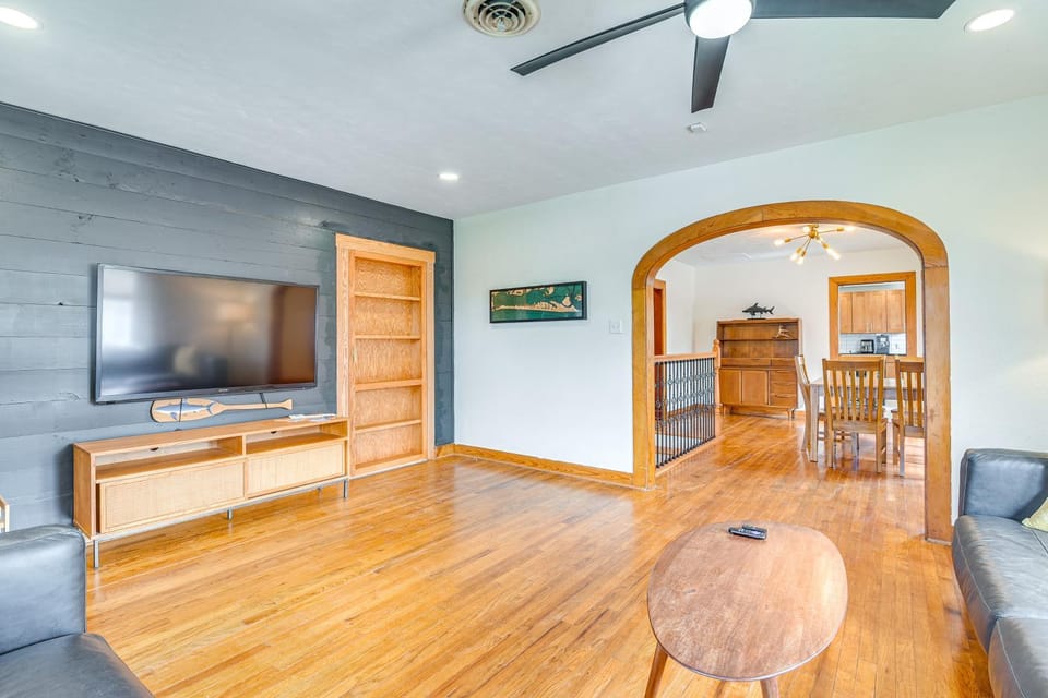 2 Mi to Pleasure Pier: Galveston Gem w/ Yard House in Galveston Island