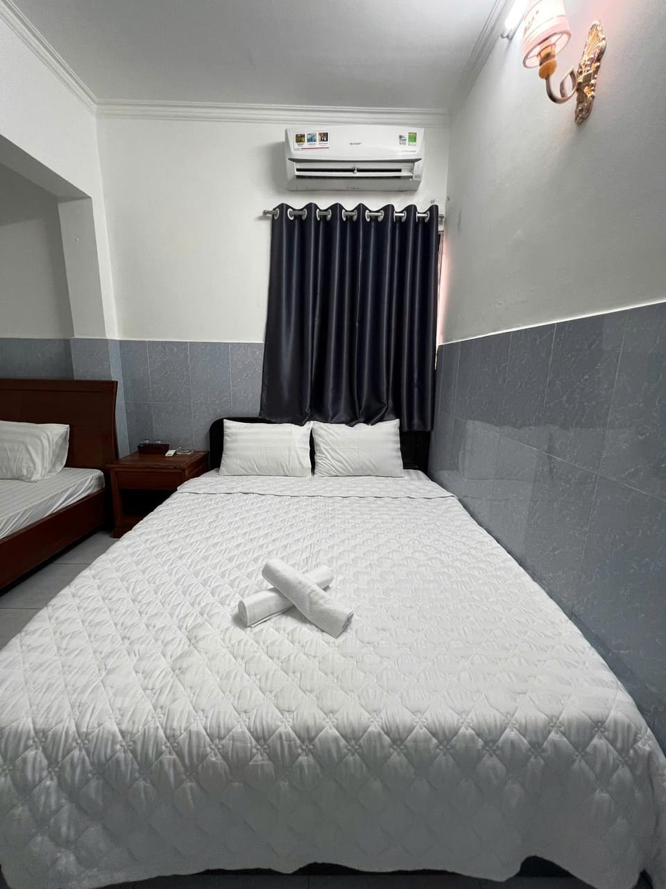 Bed, Photo of the whole room, Bedroom, air conditioner