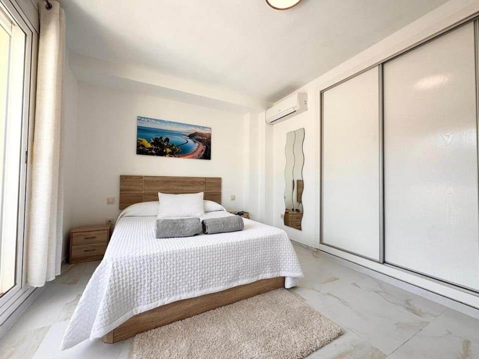 Bed, Bedroom, wardrobe, air conditioner