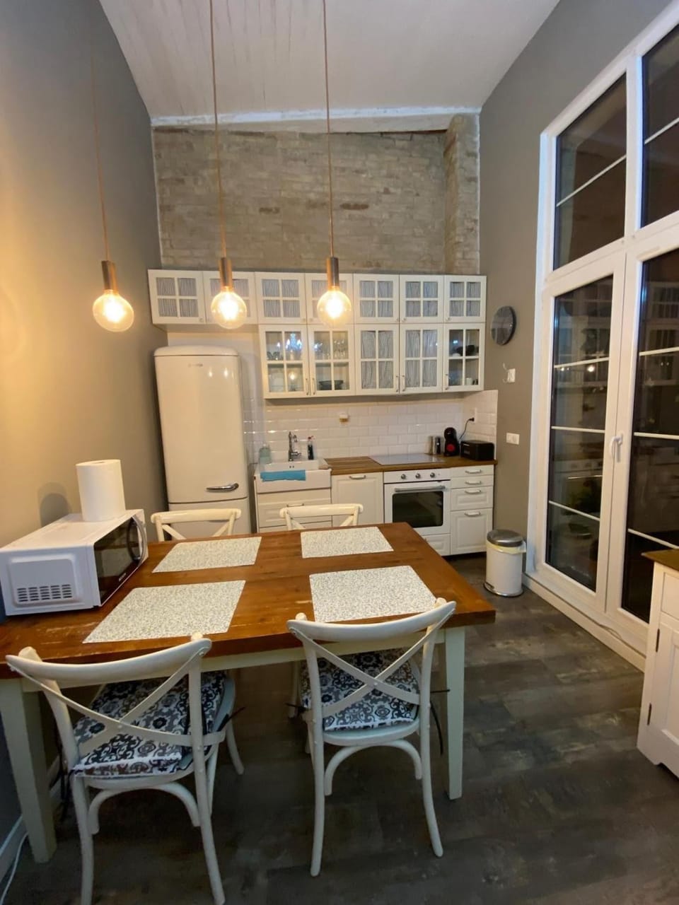 Kitchen or kitchenette, Dining area, oven, stove