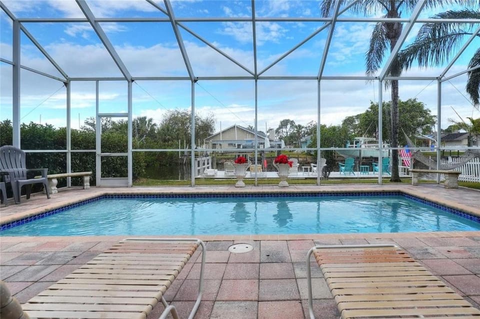 Swimming pool, Swimming pool