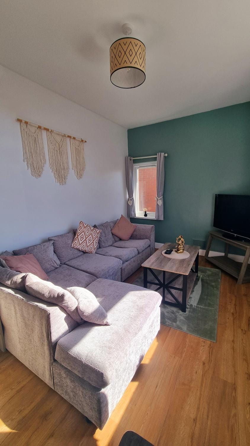 Driftwood Apartment in Swansea