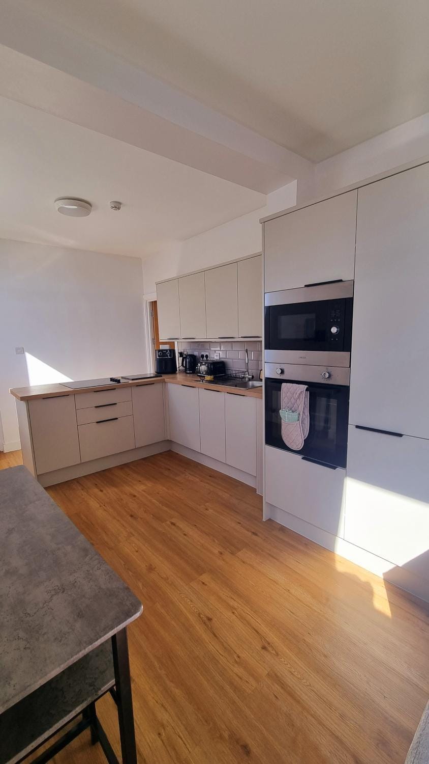 Driftwood Apartment in Swansea