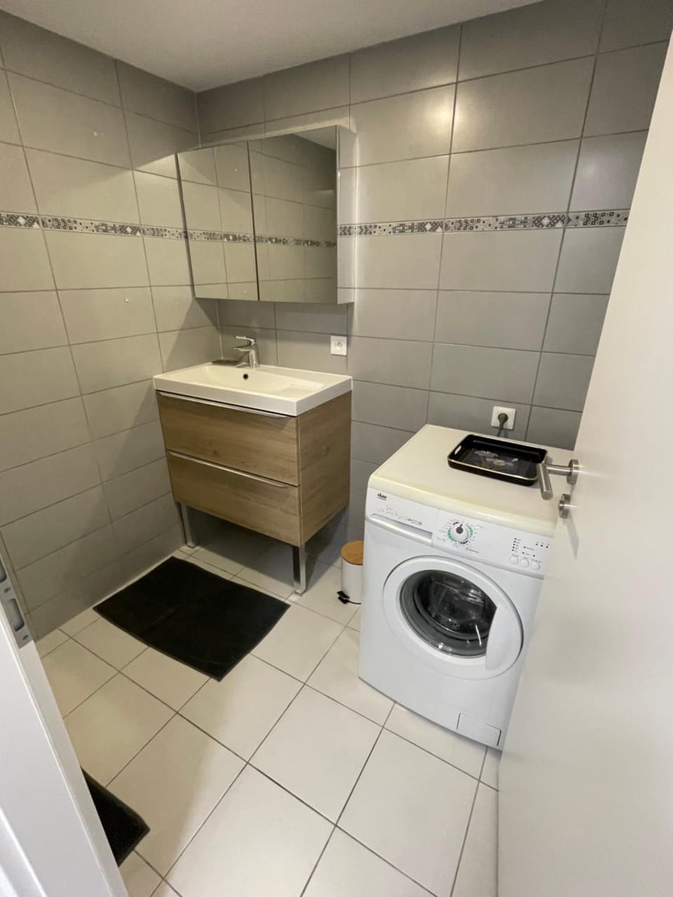 Bathroom, washing machine