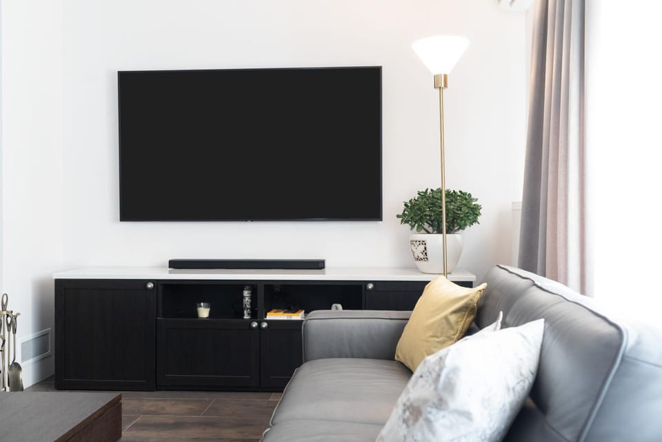 TV and multimedia, Living room, Seating area, Evening entertainment
