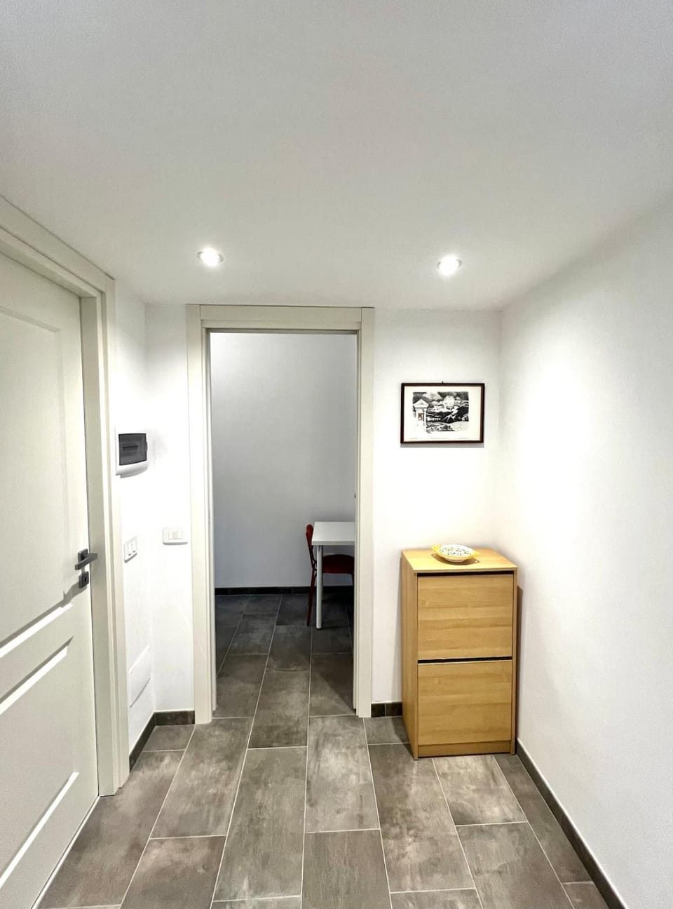 New and cozy Metro Parking Train to airport Apartment in Milan