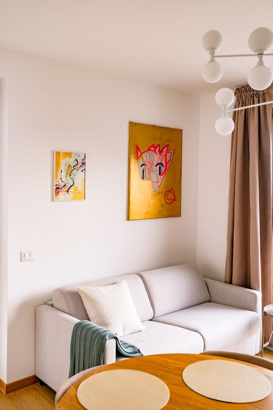 Living room, Photo of the whole room, Decorative detail, Seating area
