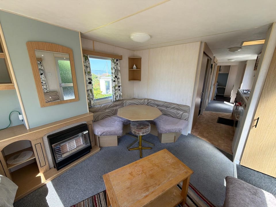 Living room, Dining area, pet friendly