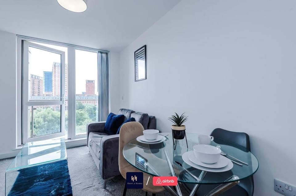 Salford Apartment with Free WiFi, Parking & Ideal for Contractors Apartment in Salford