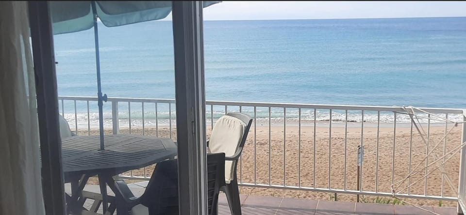 Masia del Mar-Con los pies en la arena Apartment in Tarragonès