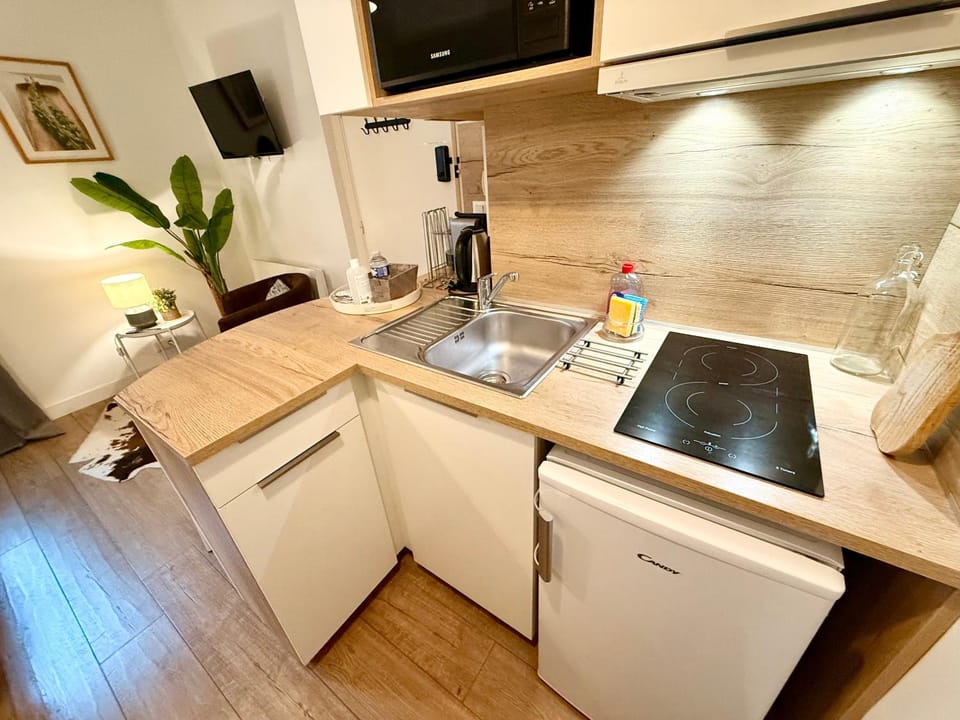 Kitchen or kitchenette, stove