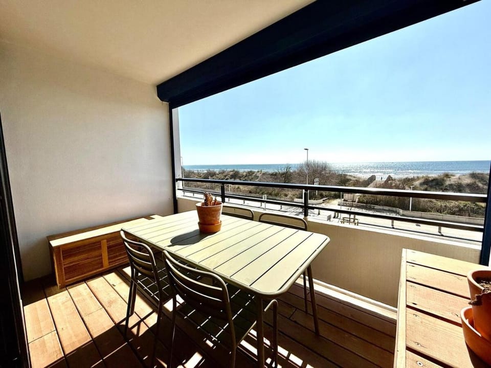 Appt bord de mer,Clim & parking Apartment in La Grande-Motte