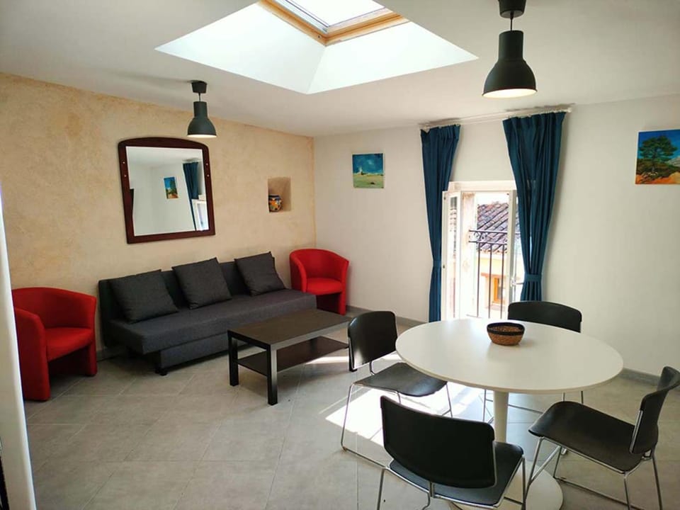 GitesLuberon 4 Apartment in Mallemort