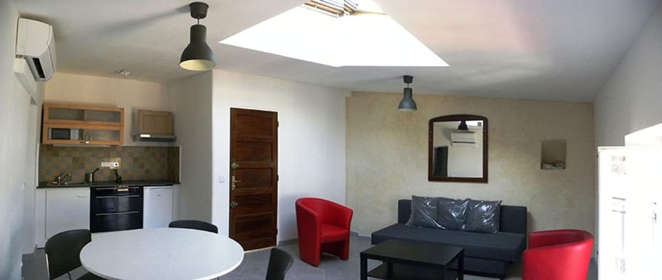 GitesLuberon 4 Apartment in Mallemort
