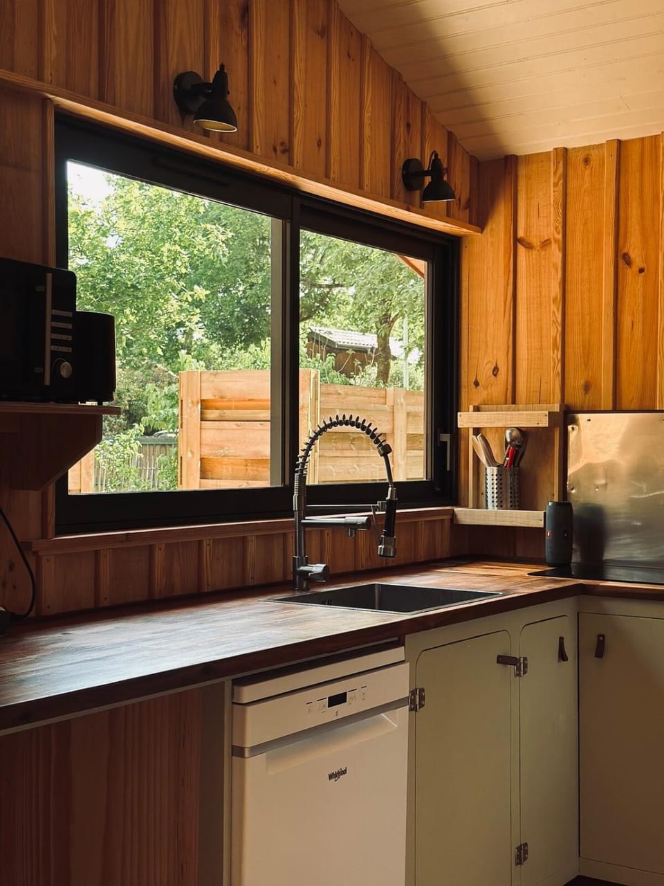 Cabin, terrace and enclosed garden Cabin in Andernos-les-Bains
