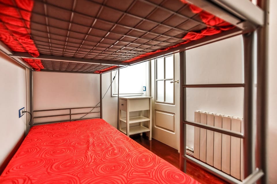 Bedroom, bunk bed