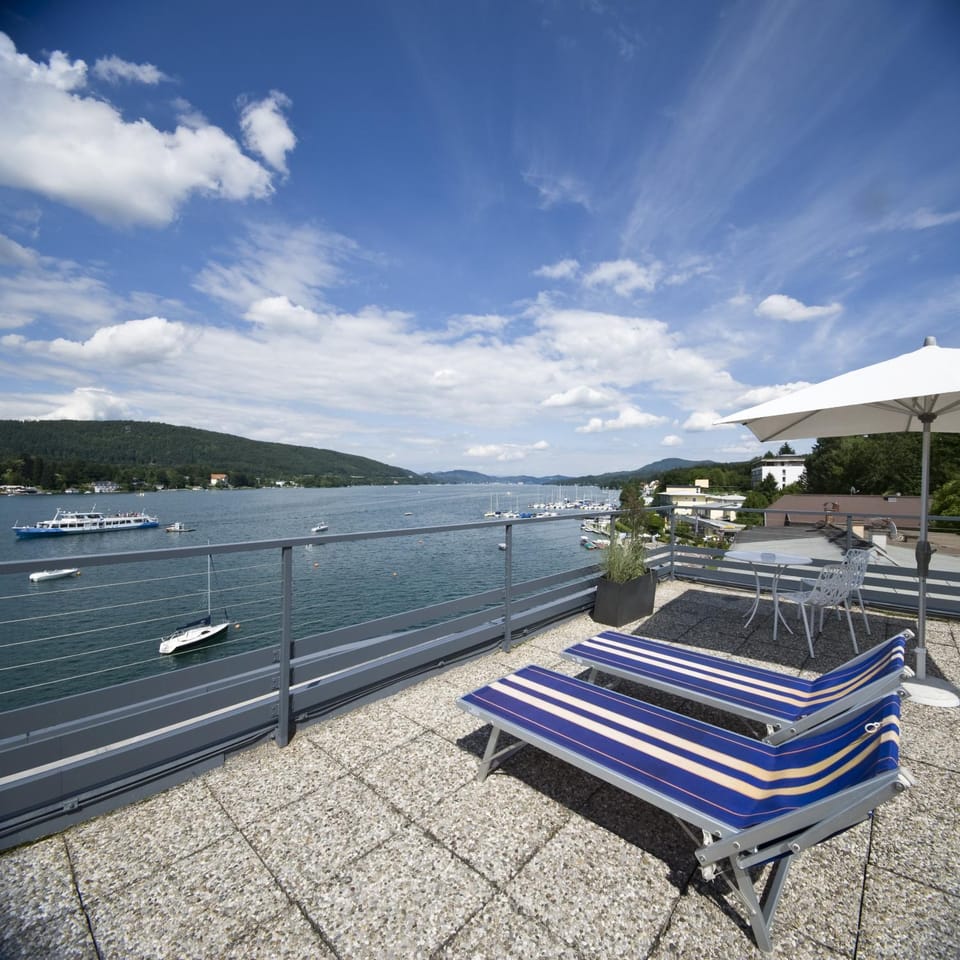 Natural landscape, Balcony/Terrace, Lake view