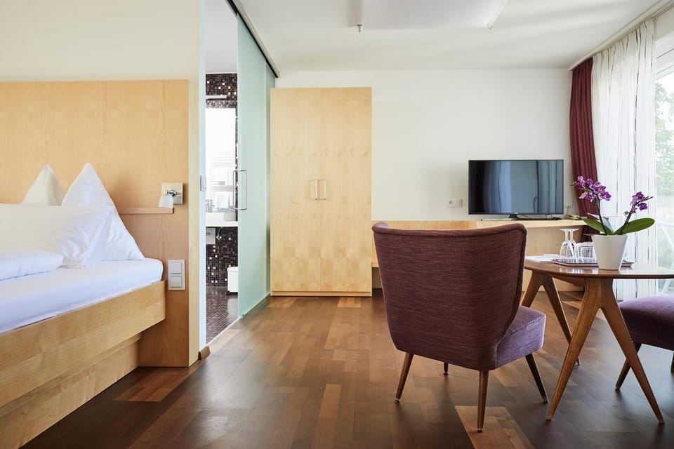 TV and multimedia, Photo of the whole room, Seating area