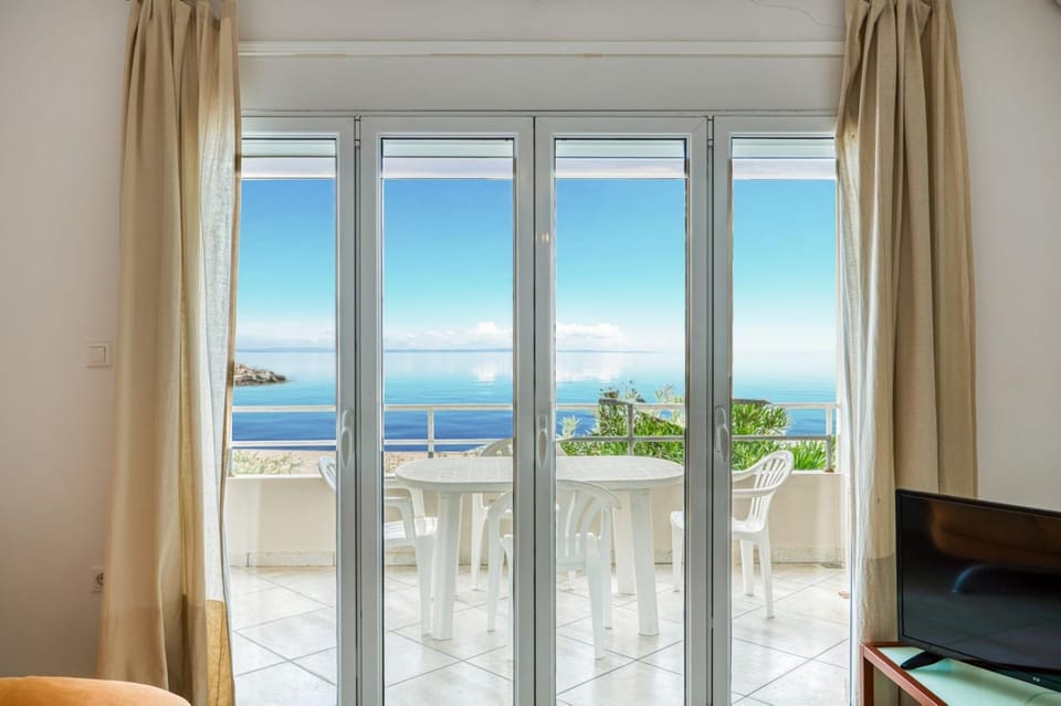 Komi Shoreline Aegean Whisper Apartment in Decentralized Administration of the Aegean