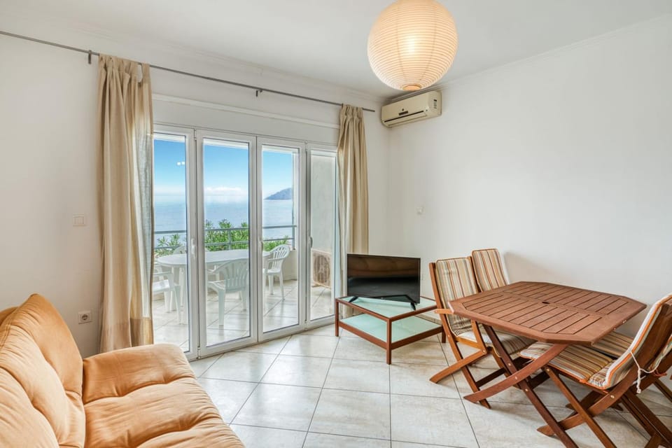 Komi Shoreline Aegean Whisper Apartment in Decentralized Administration of the Aegean