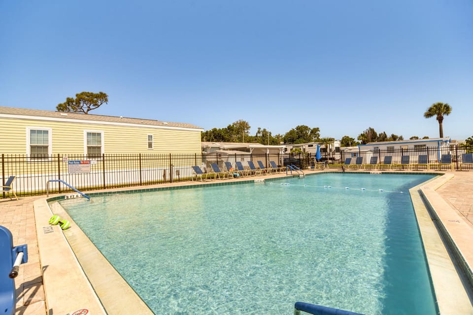 10 Mi to Beaches: Home w/ Pool Access in Largo! House in Pinellas Park