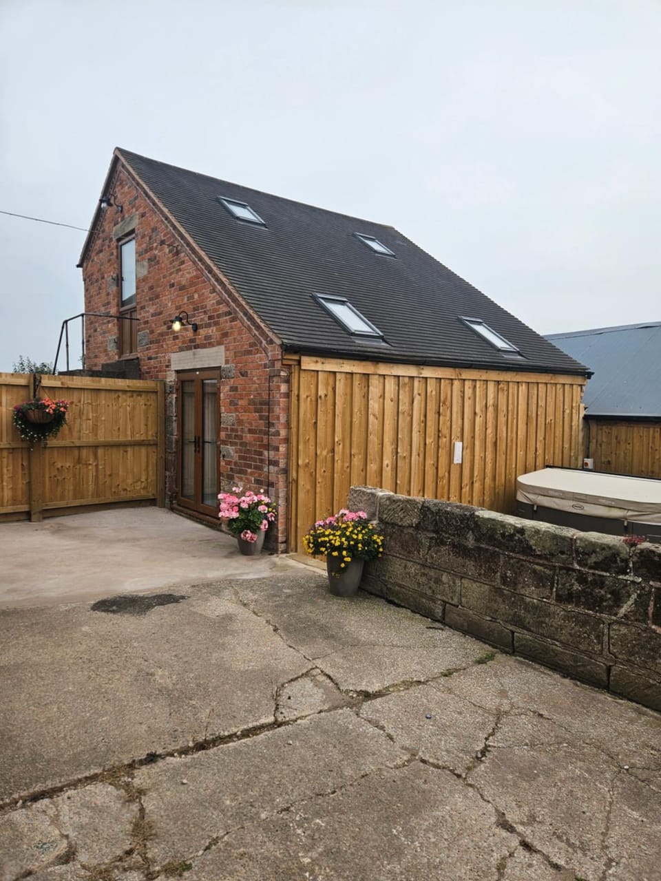 Property building, Hot Tub
